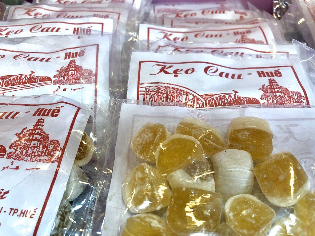 Kẹo cau - món ăn vặt tuổi thơ, ngọt ngào nghĩa tình xứ Huế - Quà Huế Online - Đặc sản chính gốc